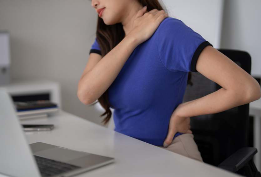 How Sedentary Lifestyles Affect the Spine: Desk-Job Risks & Solutions